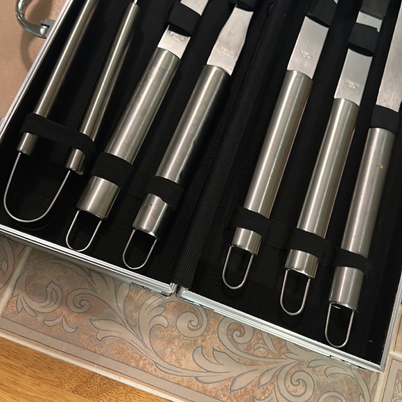 EUC Stainless Steel BBQ SET - Picture 4 of 8